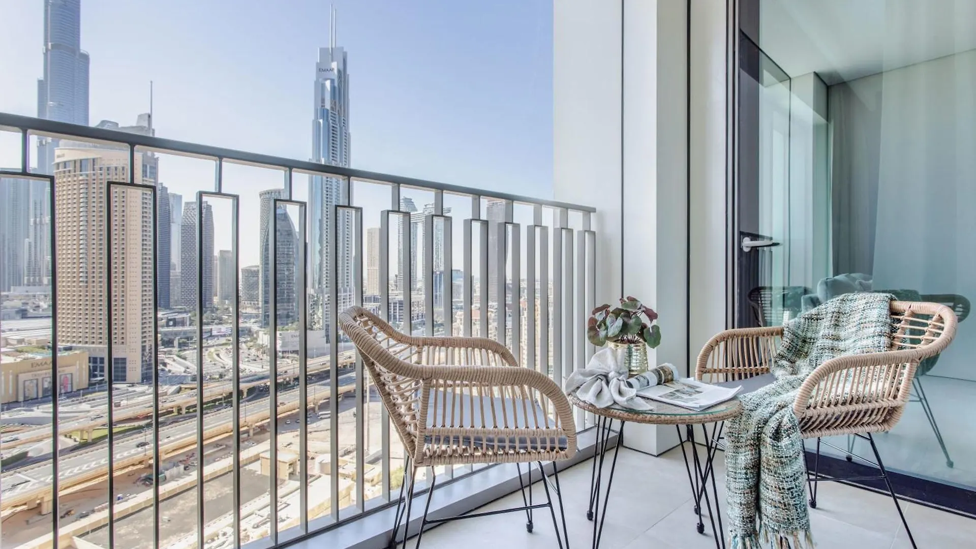 Frank Porter - Downtown Views II T3 Dubai Apartment